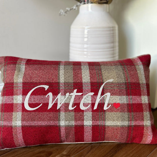 Clustog Brodwaith Cwtch Coch ar Ffabrig Gwlân Meddal