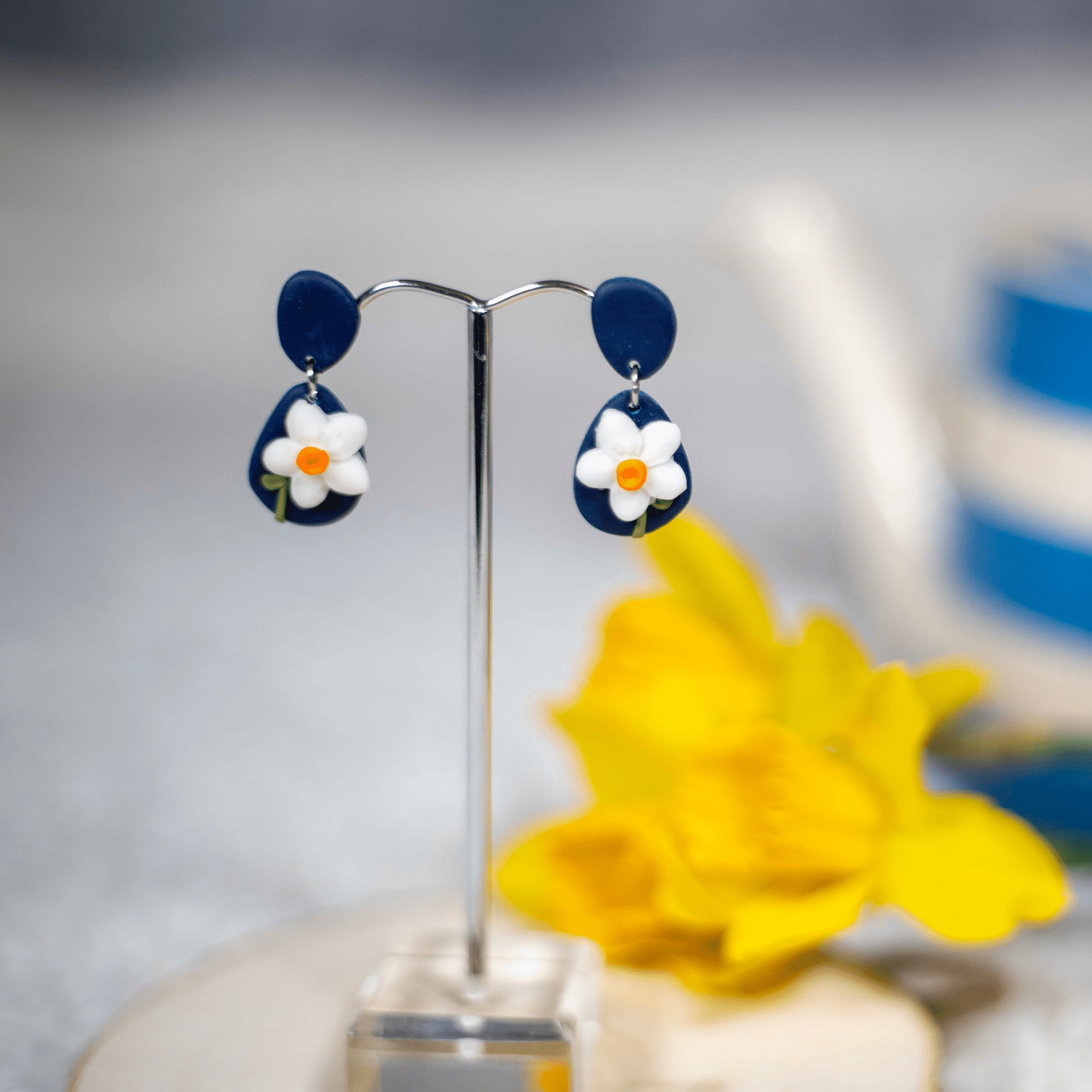 White and navy daffodil earrings