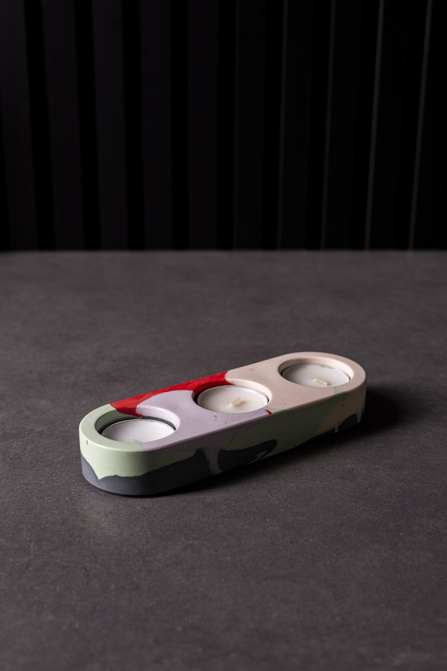 Daliwr cannwyll triphlyg