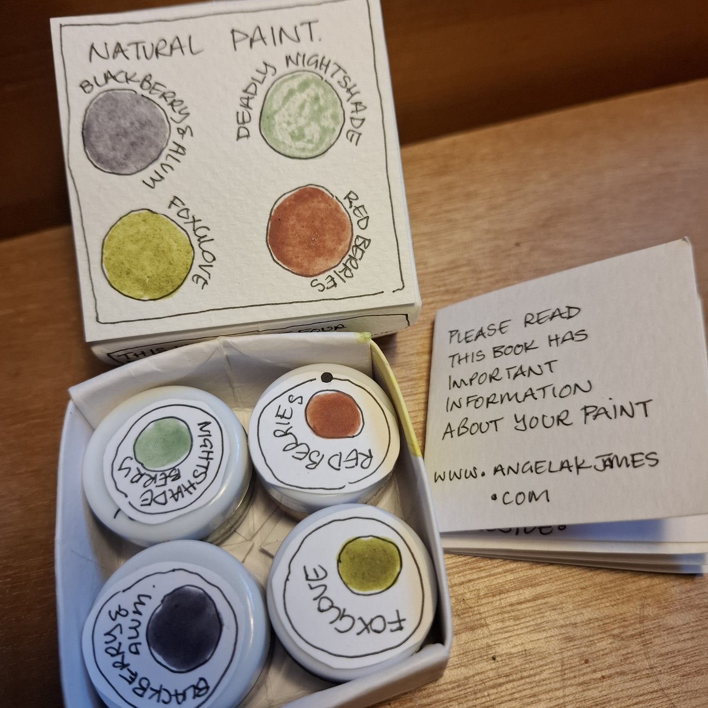 Natural handmade watercolour paint sample set with 5 colours made from garden stones, berries, and plants – eco-friendly, sustainable, handmade art supplies, perfect gift for artists