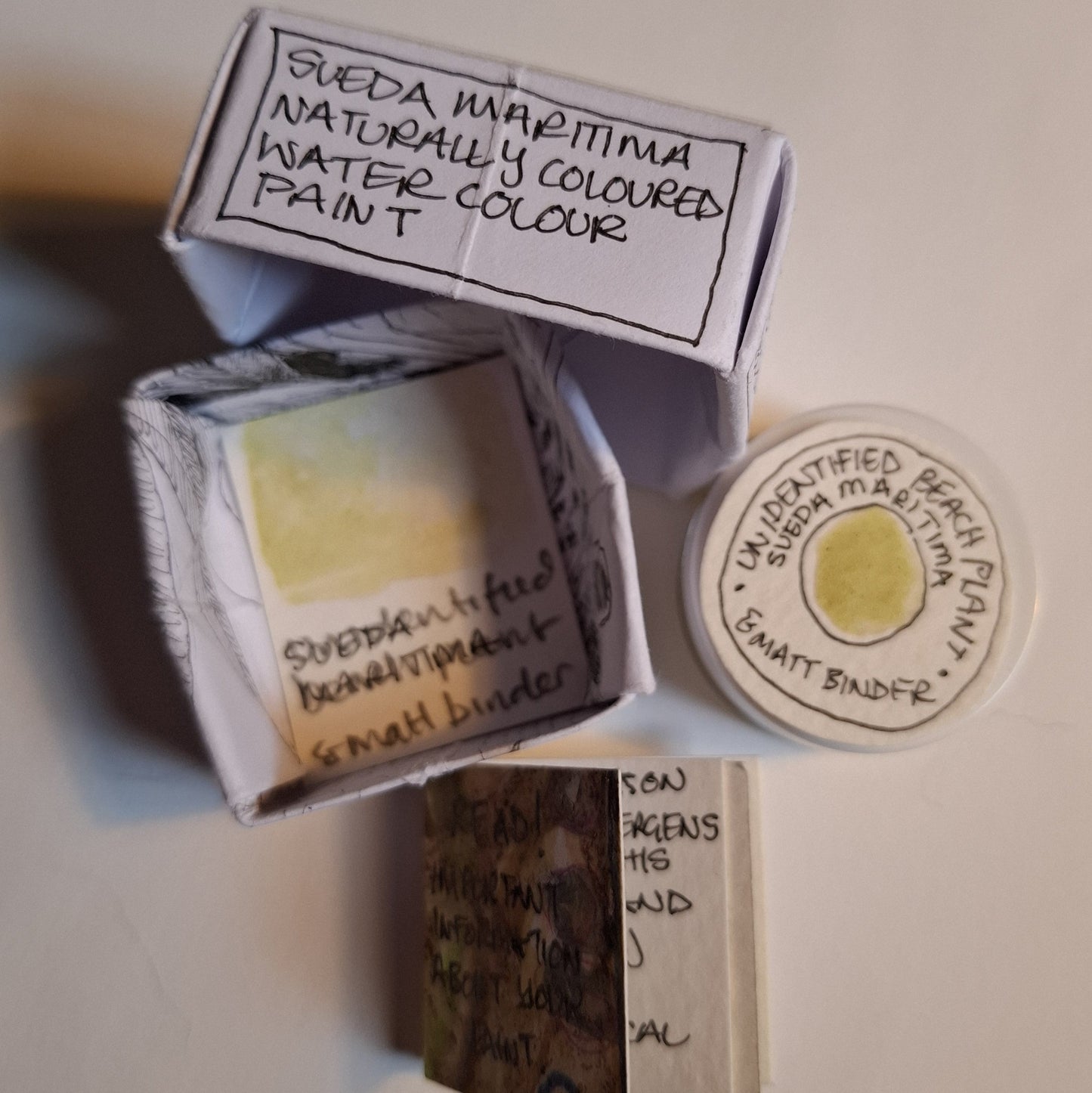 Natural handmade watercolour paint sample set with 5 colours made from garden stones, berries, and plants – eco-friendly, sustainable, handmade art supplies, perfect gift for artists